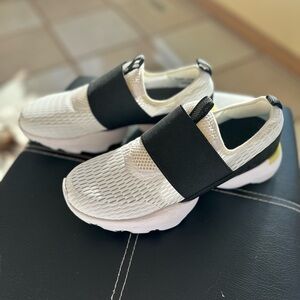 NWOT Sorel Women's White and Black Athletic Sneakers Size 7